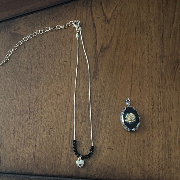 no brand Jewelry - Elegant Black and Golden toned Pendant Necklace